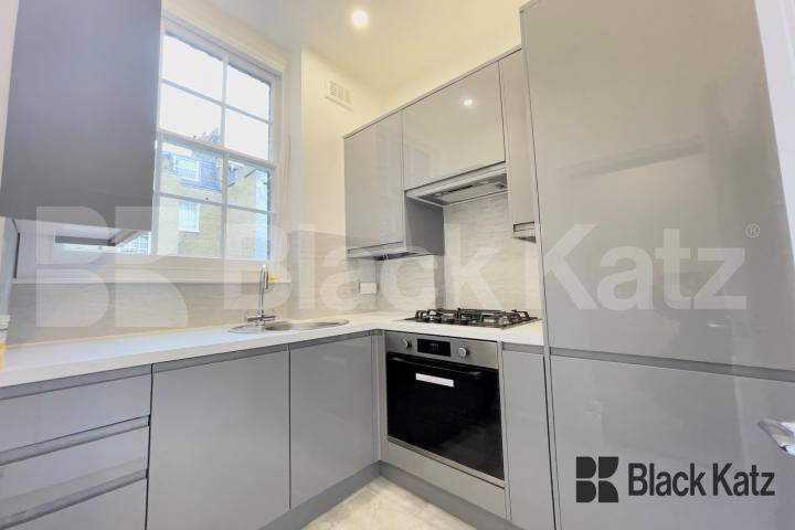 Stunning apartment marring period charm with modern living Alderney Street, Pimlico 